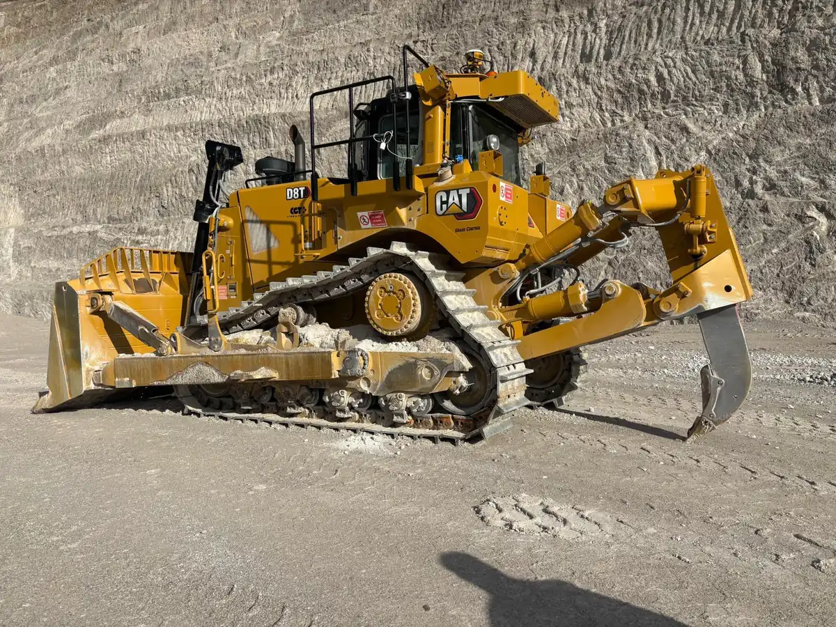 CAT D8T — Dozer cingolato