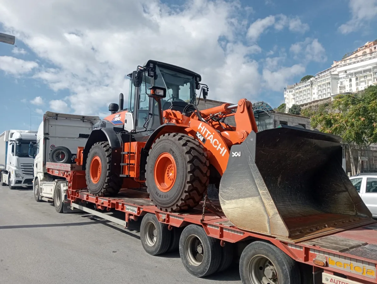 Pala Hitachi — Consegna in tutta Italia